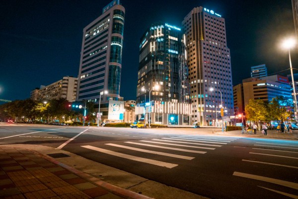 야간 횡단보도 보행